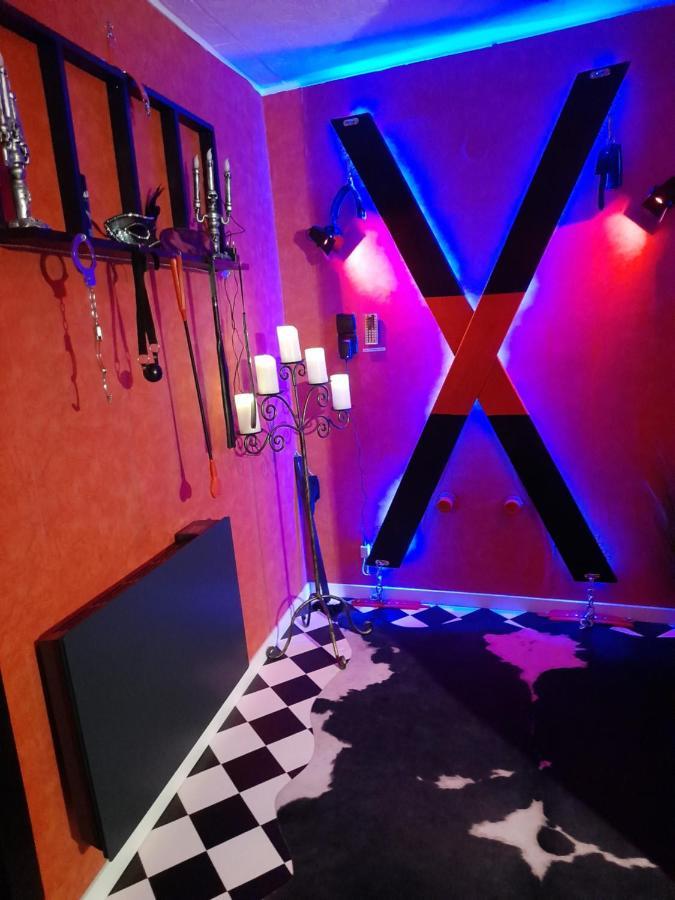 Love Room Le Rouge Et Noir บาร์ ภายนอก รูปภาพ