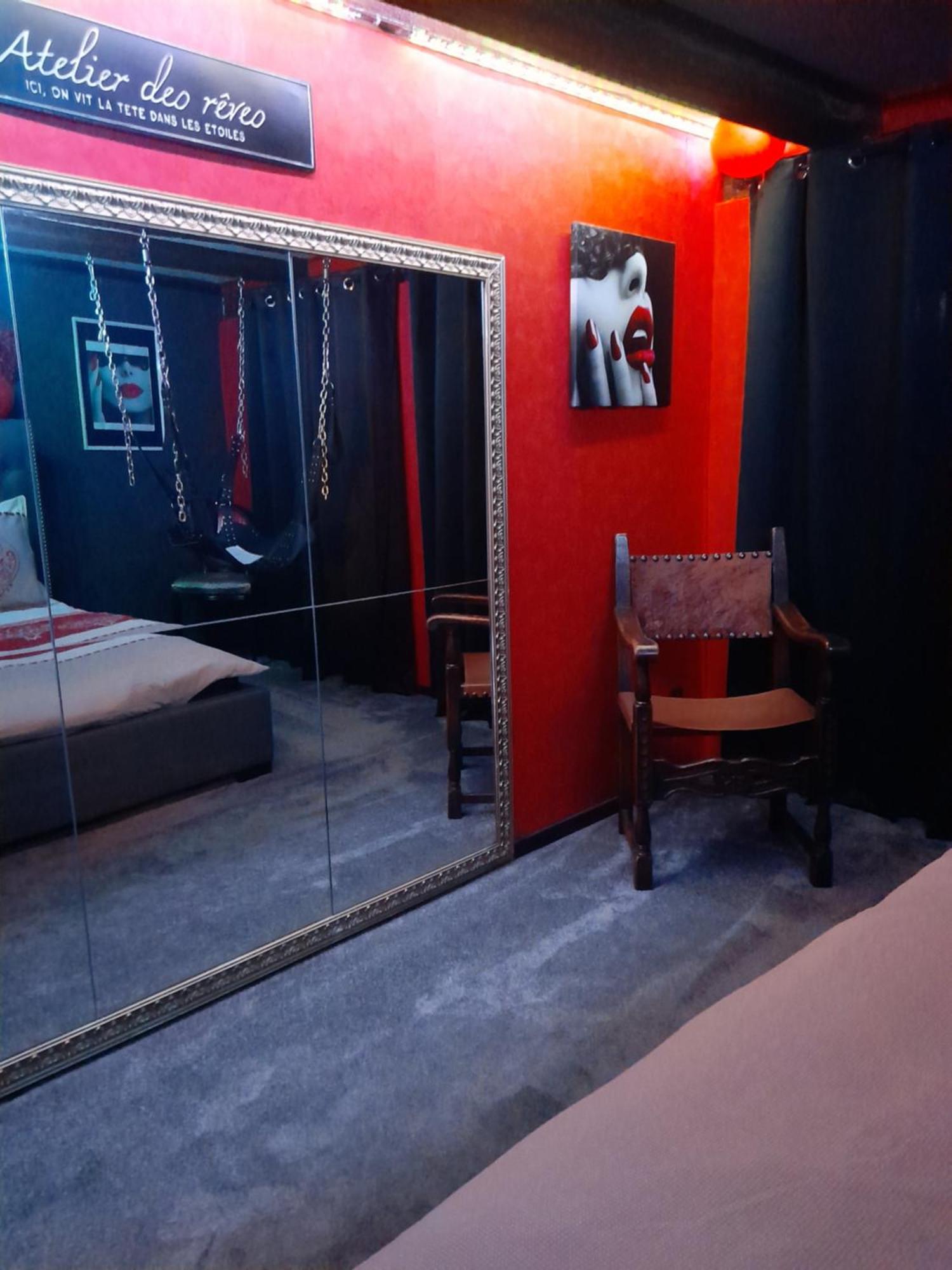 Love Room Le Rouge Et Noir บาร์ ภายนอก รูปภาพ