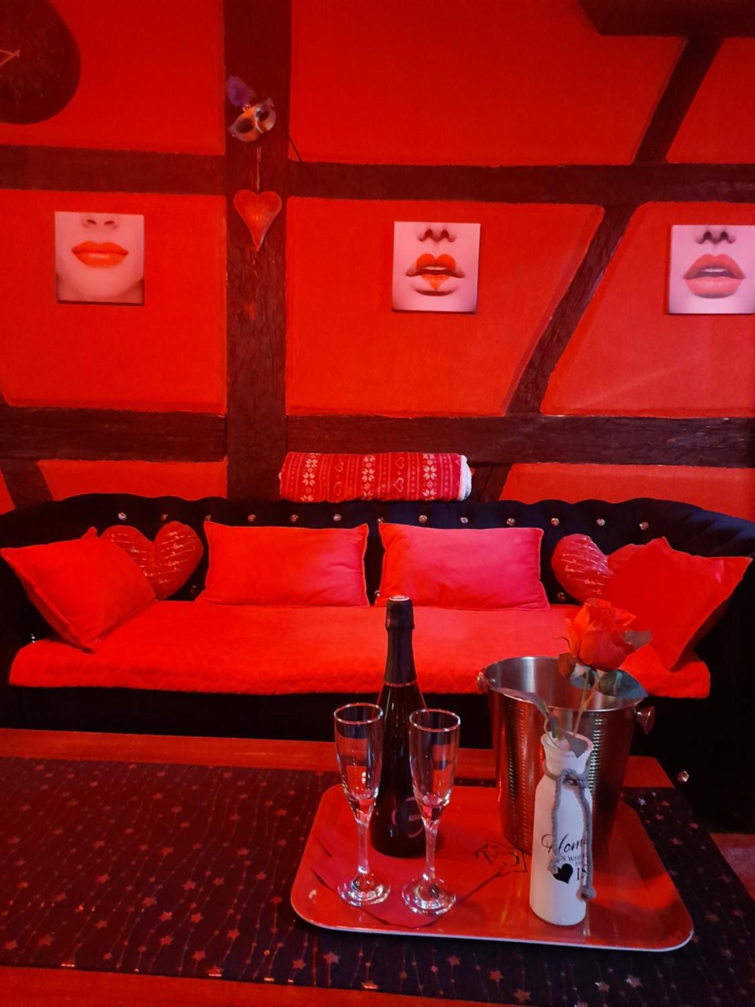 Love Room Le Rouge Et Noir บาร์ ภายนอก รูปภาพ